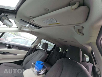 2023 Kia Carnival MPV LX 121.7" WB - miniatura 11