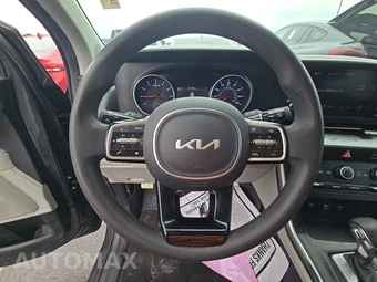 2023 Kia Carnival MPV LX 121.7" WB - miniatura 10