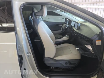 2023 Kia EV6 Wind - miniatura 8