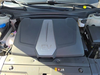 2023 Kia EV6 Wind - miniatura 15