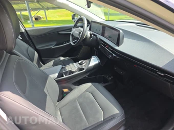 2023 Kia EV6 Wind - miniatura 8