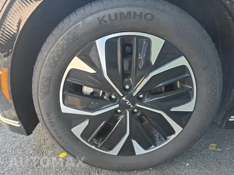 2023 Kia EV6 Wind - miniatura 17
