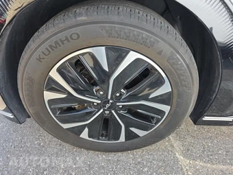 2023 Kia EV6 Wind - miniatura 17