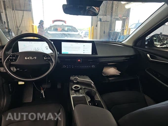 2023 Kia EV6 Wind - miniatura 11