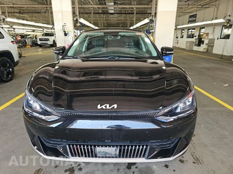 2023 Kia EV6 Wind - miniatura 2