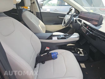 2023 Kia EV6 Wind - miniatura 8