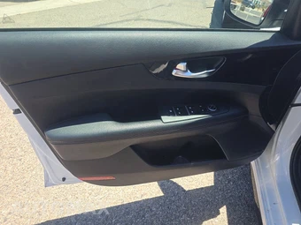 2023 Kia Forte GT - miniatura 9