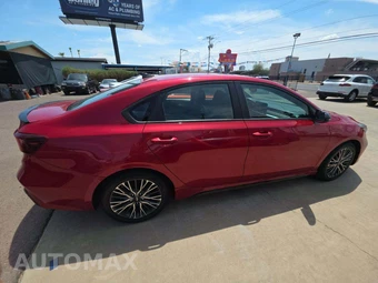 2023 Kia Forte GT - miniatura 4
