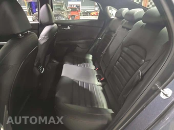 2023 Kia Forte GT - miniatura 13