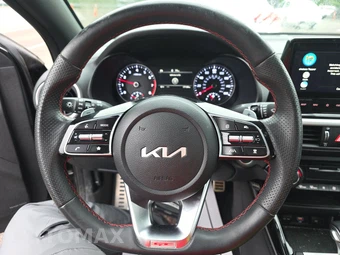 2023 Kia Forte GT - miniatura 10