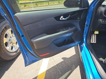 2023 Kia Forte GT – miniatura 9