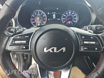 2023 Kia Forte GT - miniatura 10