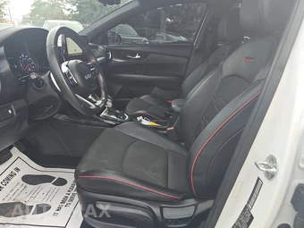 2023 Kia Forte GT - miniatura 7