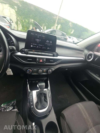 2023 Kia Forte GT-Line – miniatura 10