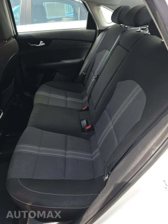 2023 Kia Forte GT-Line - miniatura 13