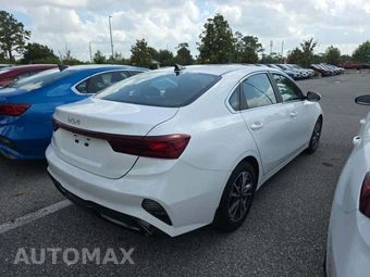 2023 Kia Forte GT-Line - miniatura 3