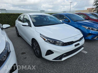 2023 Kia Forte GT-Line - miniatura 4