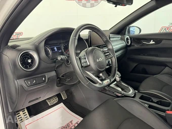 2023 Kia Forte GT-Line - miniatura 10