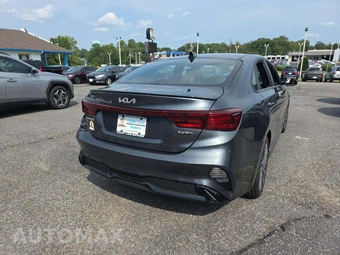 2023 Kia Forte GT-Line - miniatura 3
