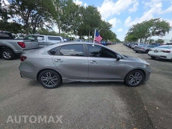 2023 Kia Forte GT-Line - miniatura 4