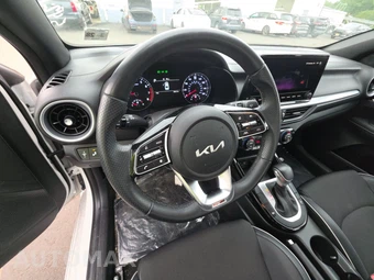 2023 Kia Forte GT-Line - miniatura 10