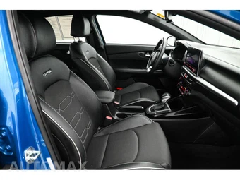 2023 Kia Forte GT-Line - miniatura 13