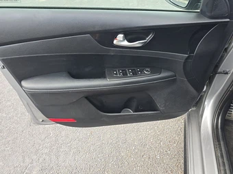 2023 Kia Forte GT-Line - miniatura 9