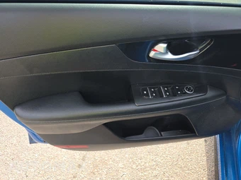 2023 Kia Forte GT-Line – miniatura 9