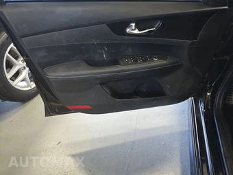 2023 Kia Forte GT-Line - miniatura 9