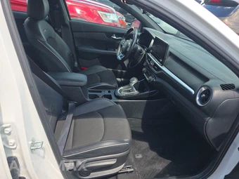 2023 Kia Forte GT-Line - miniatura 8
