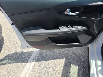 2023 Kia Forte GT-Line - miniatura 9