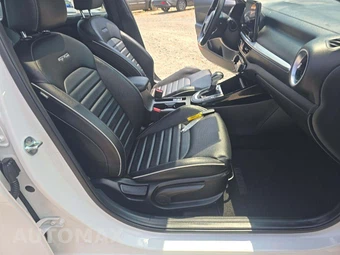 2023 Kia Forte GT-Line - miniatura 15