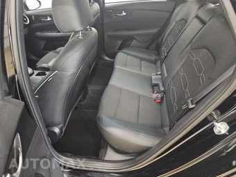 2023 Kia Forte GT-Line - miniatura 13
