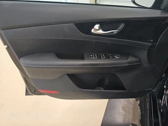 2023 Kia Forte GT-Line - miniatura 9