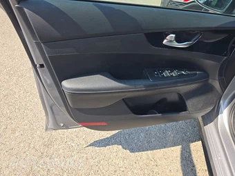 2023 Kia Forte GT-Line - miniatura 9