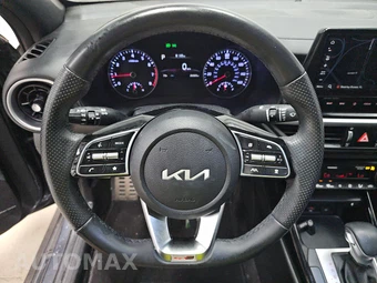 2023 Kia Forte GT-Line - miniatura 10