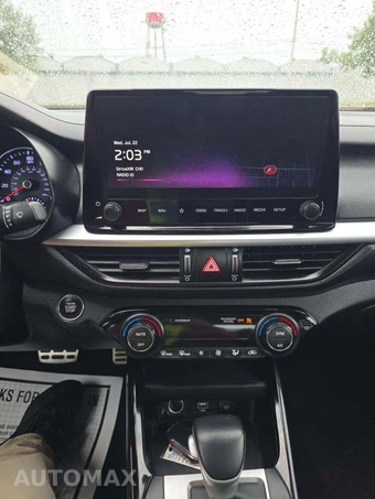 2023 Kia Forte GT-Line – miniatura 10