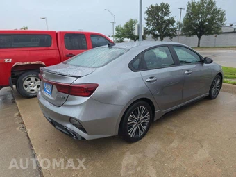 2023 Kia Forte GT-Line – miniatura 3