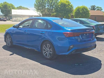 2023 Kia Forte GT-Line - miniatura 2