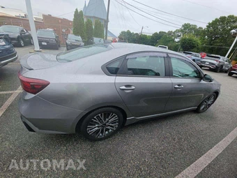 2023 Kia Forte GT-Line - miniatura 4