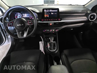2023 Kia Forte LX - miniatura 11