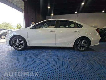 2023 Kia Forte LXS – miniatura 2