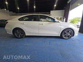 2023 Kia Forte LXS – miniatura 4