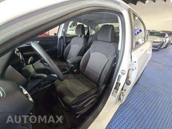 2023 Kia Forte LXS – miniatura 6