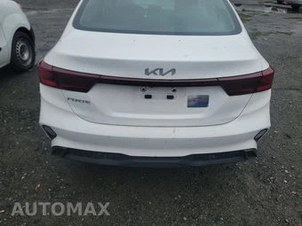 2023 Kia Forte LXS – miniatura 16