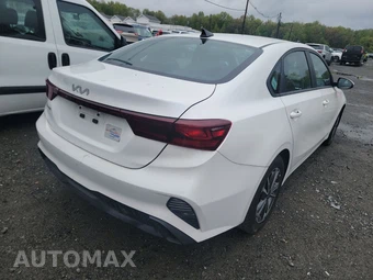 2023 Kia Forte LXS – miniatura 4