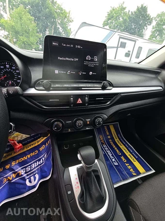 2023 Kia Forte LXS - miniatura 10