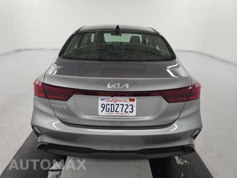 2023 Kia Forte LXS - miniatura 5