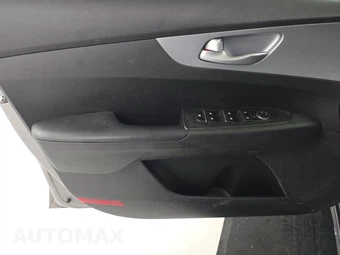 2023 Kia Forte LXS - miniatura 9