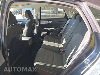 2023 Kia Forte LXS – miniatura 13